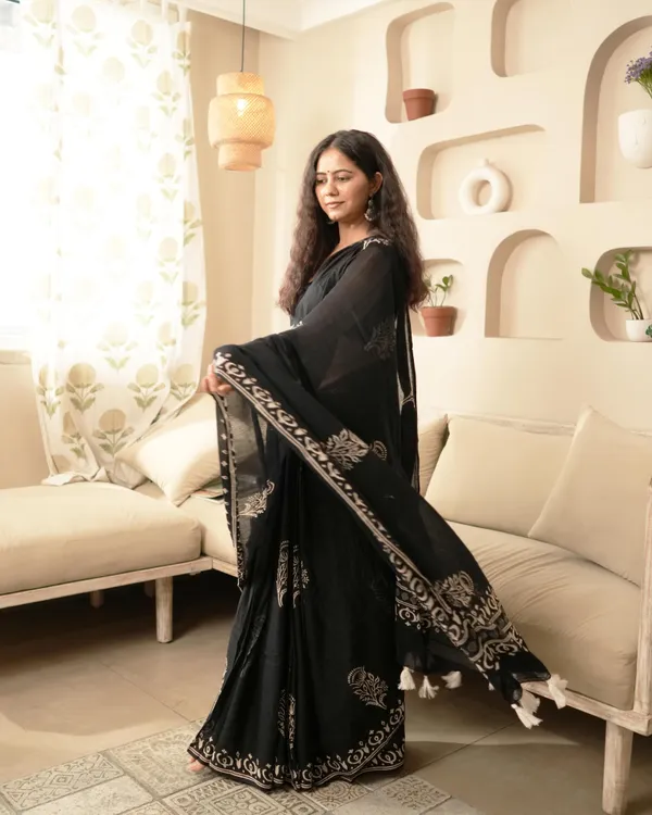 Multicolour_Cotton_Lotus_Butta_Hblock_Print_Moonga_Saree_With_Tassels_For_Women